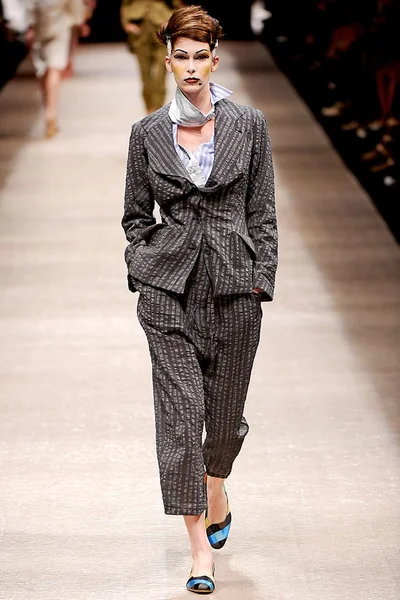 Look 15